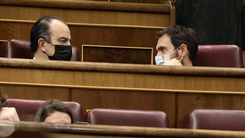 ep el diputado del grupo mixto carlos garcia adanero i y el diputado de upn por navarra en el