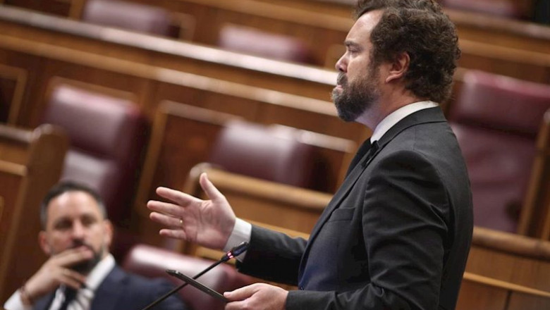 El dirigente de Vox y portavoz en el Congreso de los Diputados, Iván Espinosa de los Monteros, durante su intervención donde ha consultado al Gobierno qué impuestos está valorando, en el pleno de control centrado en las medidas post-COVID 19, la derogació | Eduardo Parra - Europa Press ep el dirigente de vox y portavoz en el congreso de los diputados ivan espinosa de los monteros