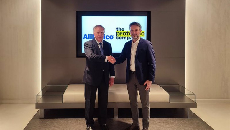 El presidente de Alibérico, Clemente González Soler y el consejero delegado de TPC, Jeffrey Sújar, en la firma del acuerdo de integración de ambas compañías. | TPC ep el presidente de aliberico clemente gonzalez soler y el consejero delegado de tpc jeffrey sujar