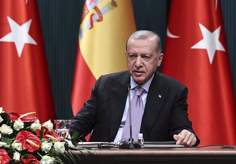 https://img6.s3wfg.com/web/img/images_uploaded/8/b/ep_el_presidente_de_la_republica_de_turquia_recep_tayyip_erdogan.jpg