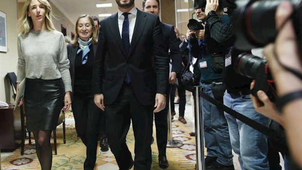 ep el presidente del partido popular pablo casado 1d llega a recoger el acta de diputado acompanado 20191128172705