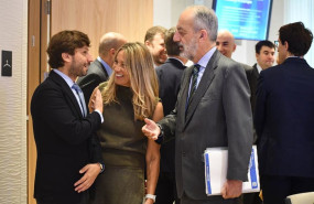 ep felipe quinta aea y los eurodiputados populares susana solis y francisco millan mon en la sede