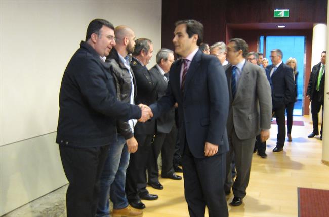 José Antonio Nieto y Antonio Sanz saludan a agentes | EUROPA PRESS ep jose antonio nietoantonio sanz saludanagentes