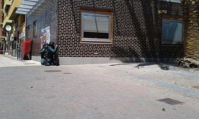 Juzgado de La Almunia donde se ha atrincherado un Policía Nacional | GUARDIA CIVIL ep juzgadola almuniaseatrincheradopolicia nacional