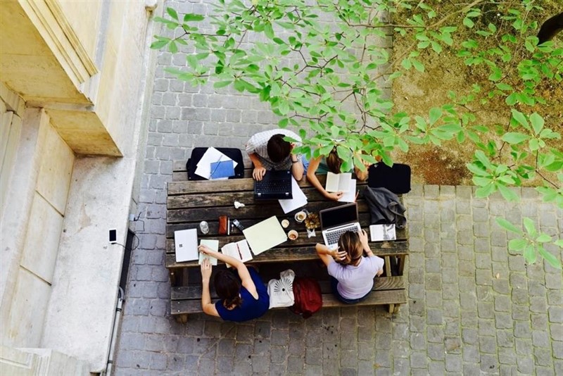 Los Economistas celebran el primer torneo de debate económico para estudiantes