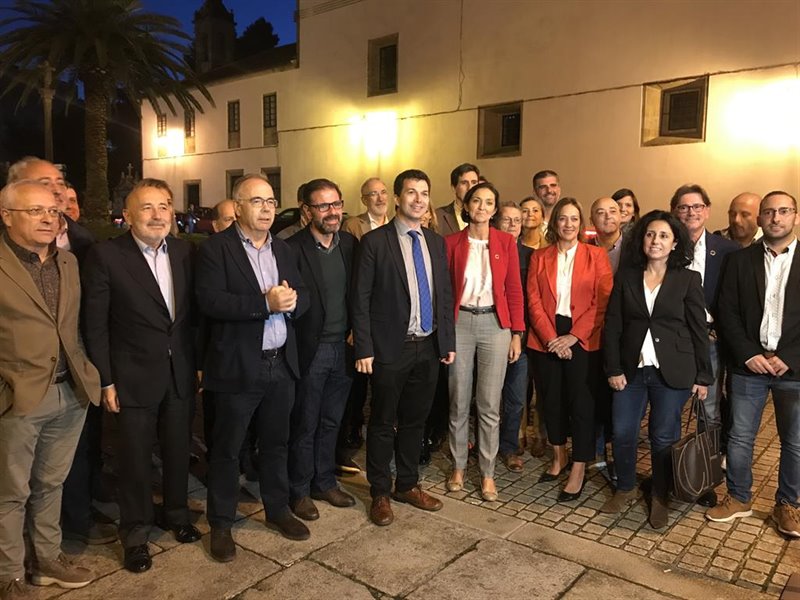 ep la ministra de industira reyes maroto junto a cargos del psdeg
