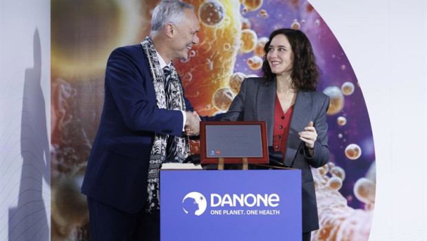 ep la presidenta de la comunidad de madrid isabel diaz ayuso junto al director general de danone