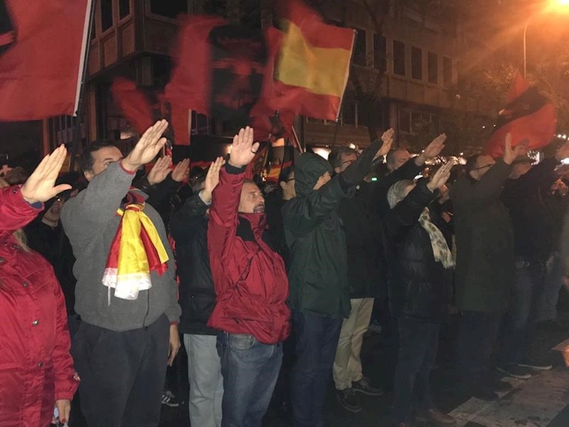 ep manifestacion de la falange frente a la casa de primo de rivera