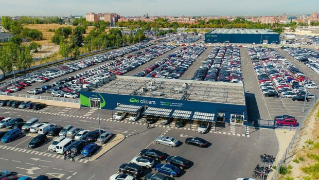 ep ocho de cada diez espanoles cree que tener coche ya es un lujo pero no pueden prescindir de el
