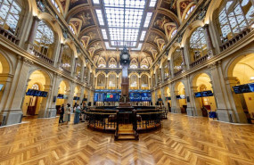 ep paneles informativos en el palacio de la bolsa de madrid a 7 de julio de 2026 en madrid espana