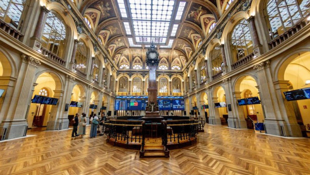 ep paneles informativos en el palacio de la bolsa de madrid a 7 de julio de 2026 en madrid espana