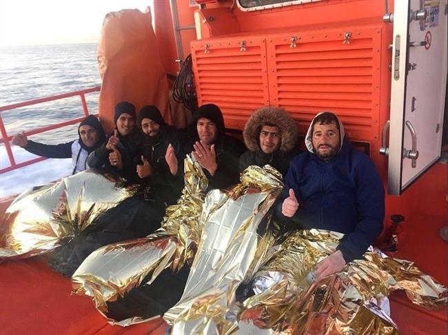 Personas rescatadas este sábado | EUROPA PRESS/ SALVAMENTO MARÍTIMO ep personas rescatadassabado