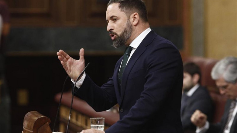 El presidente de VOX, Santiago Abascal, durante su intervención en el Congreso de los Diputados, previa a la segunda votación para la investidura del candidato socialista a la Presidencia del Gobierno. | Eduardo Parra - Europa Press ep presidentevox santiago abascal duranteintervencioncongresolos diputados previala segunda votacionla investiduracandidato socialistala presidenciagobierno