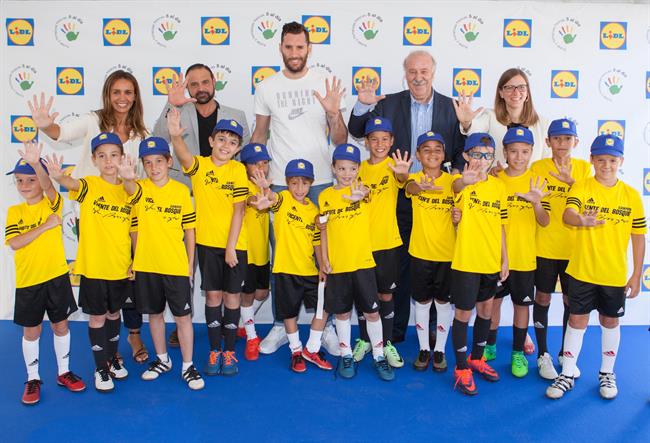 Rudy Fernández y Vicente Del Bosque con niños de la campaña 'Fórmula Desayuno' | LIMBO AGENCY ep rudy fernandezvicentebosqueninosla campana formula desayuno