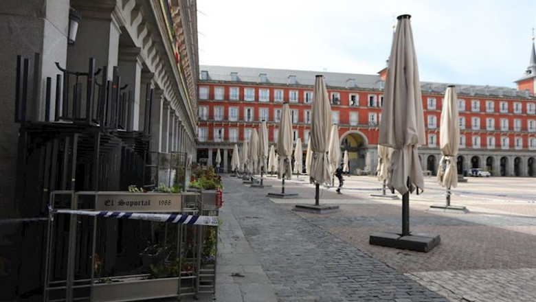Marta Fernández Jara - Europa Press ep sombrillas de una terraza de un restaurante de la plaza mayor