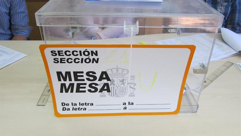Urna electoral en Santiago de Compostela. | EUROPA PRESS - Archivo ep urna electoral en santiago de compostela