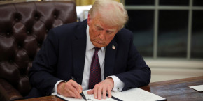 le president americain donald trump dans le bureau ovale a washington le president americain donald trump dans le bureau ovale a washington