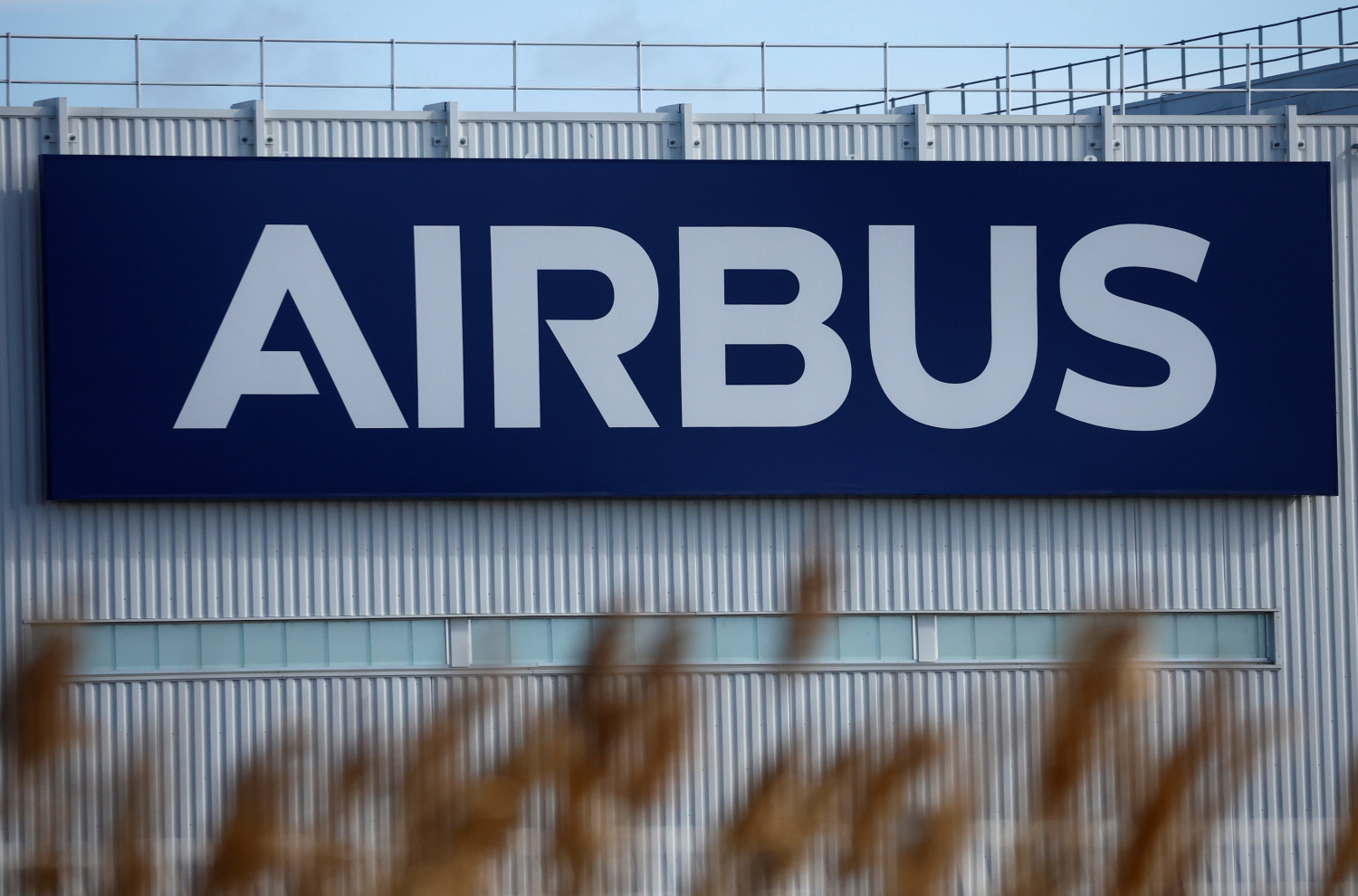 logo du constructeur aeronautique europeen airbus 