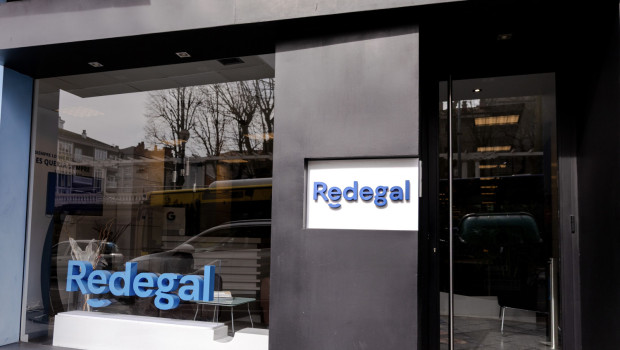 los accionistas de referencia de redegal redoblan su apuesta por la tecnolgica 