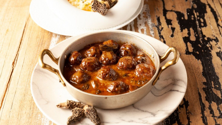 1625074071 alb ndigas con colmenillas de candela restaurante
