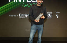 1 mani thawani ceo y fundador de mundo crypto con el premio