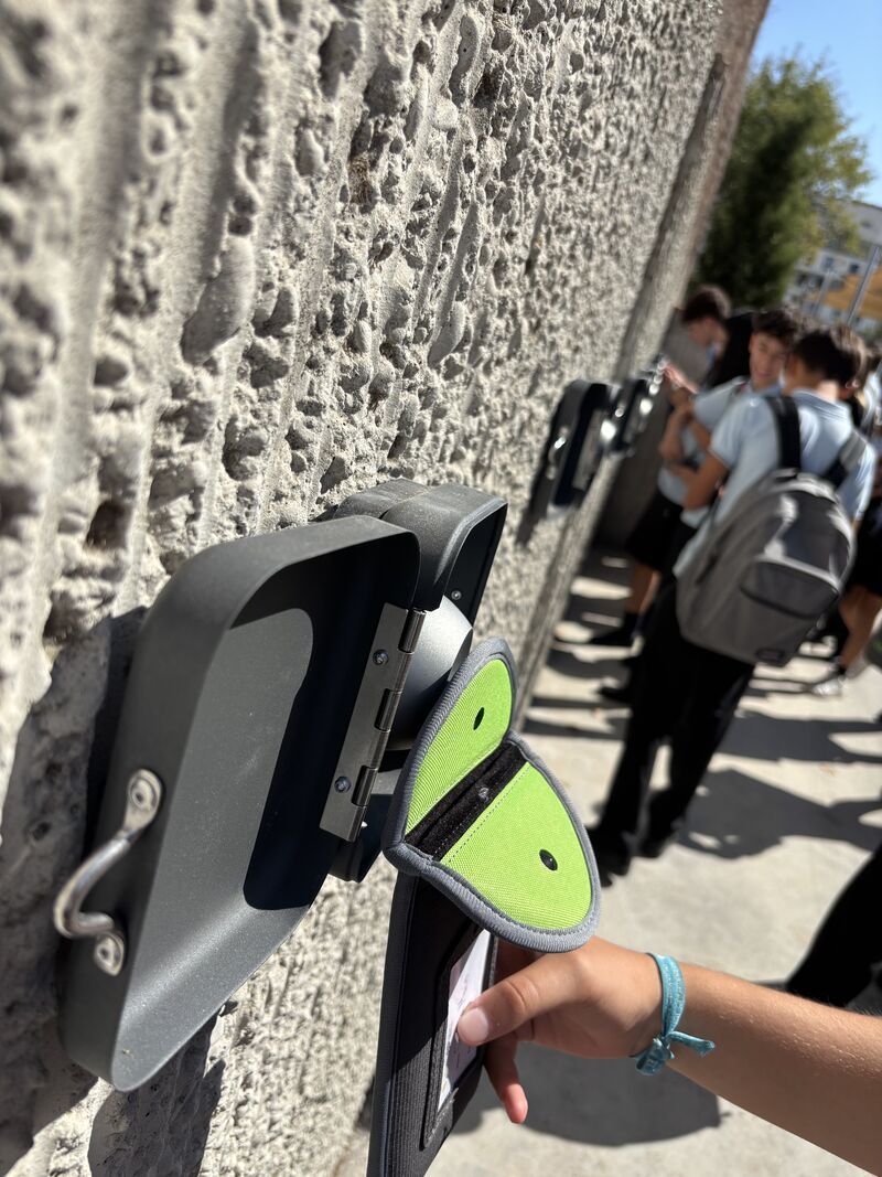 casillero para mviles st george madrid