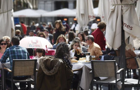 ep archivo   bar bares gente personas persona turismo en madrid turistas turista terraza terrazas