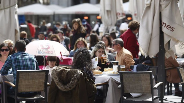 ep archivo   bar bares gente personas persona turismo en madrid turistas turista terraza terrazas