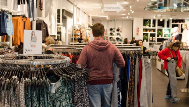 ep archivo consumidores en una tienda de ropa ep archivo consumidores en una tienda de ropa