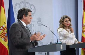 ep archivo   el ministro de seguridad social y migraciones jose luis escriva y la ministra trabajo y