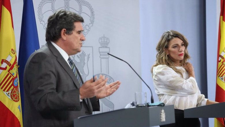 ep archivo el ministro de seguridad social y migraciones jose luis escriva y la ministra trabajo y ep archivo el ministro de seguridad social y migraciones jose luis escriva y la ministra trabajo y