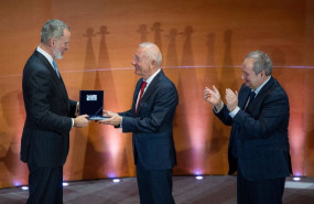 ep archivo   i d el rey felipe vi el presidente y fundador de mango isak andic y el ministro de
