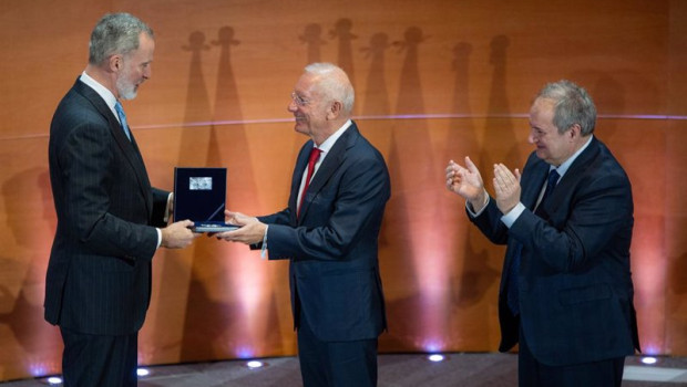 ep archivo   i d el rey felipe vi el presidente y fundador de mango isak andic y el ministro de