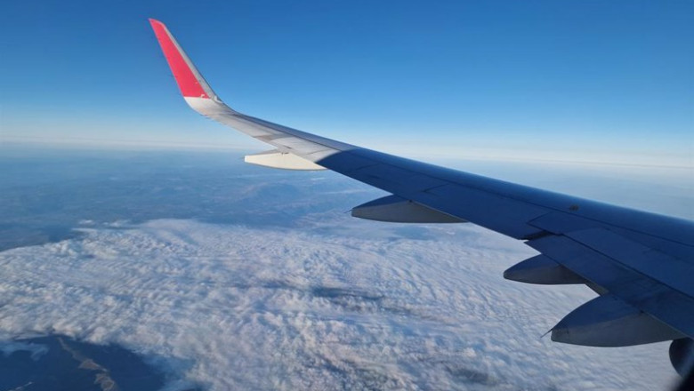 ep archivo imagen del ala de un avion en pleno vuelo ep archivo imagen del ala de un avion en pleno vuelo