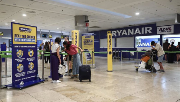ep archivo   mostradores de la aerolinea ryanair en la terminal 1 t1 del aeropuerto madrid barajas