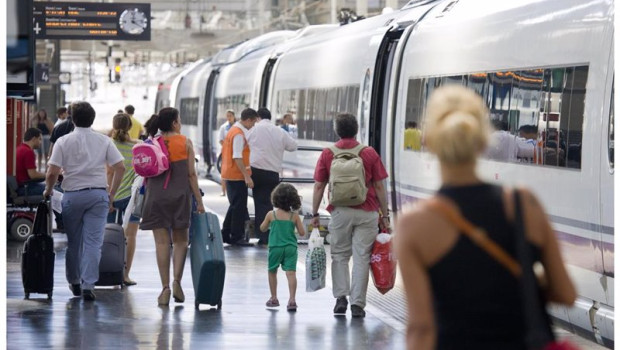 ep archivo   pasajeros tren renfe