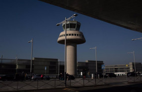 ep archivo   una torre de control en el aeropuerto de barcelona el prat