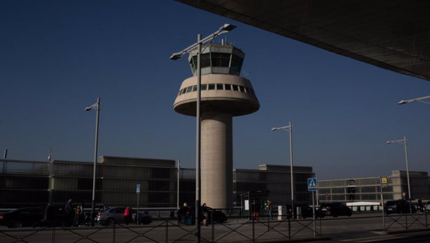 ep archivo   una torre de control en el aeropuerto de barcelona el prat