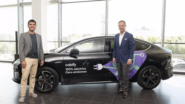 ep daniel bedoya director regional de cabify en espana y sebastian guigues director general de