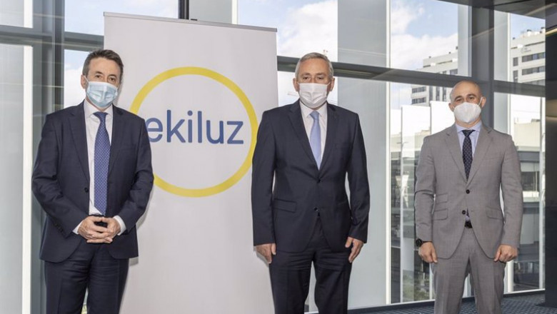 De izquierda a derecha, el consejero delegado de Repsol, Josu Jon Imaz, el presidente de la Corporación Mondragón, Iñigo Ucín y el director general de Krean, Jon Berbel. | EKILUZ ep de izquierda a derecha el consejero delegado de repsol josu jon imaz el presidente de la