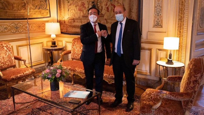 El ministro de Asuntos Exteriores, UE y Cooperación, José Manuel Albares, y su homólogo francés, Jean-Yves Le Drian, en París | MINISTERIO DE ASUNTOS EXTERIORES ep el ministro de asuntos exteriores ue y cooperacion jose manuel albares y su homologo frances