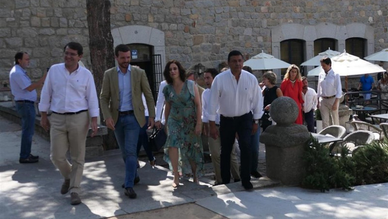 El presidente de la Junta de Castilla y León, Alfonso Fernández Mañueco; el presidente nacional del PP, Pablo Casado; la presidenta de la Comunidad de Madrid, Isabel Díaz Ayuso, y el presidente de la Diputación de Ávila Carlos García González en Ávila. | EUROPA PRESS ep el presidente de la junta de castilla y leon alfonso fernandez manueco el presidente nacional del