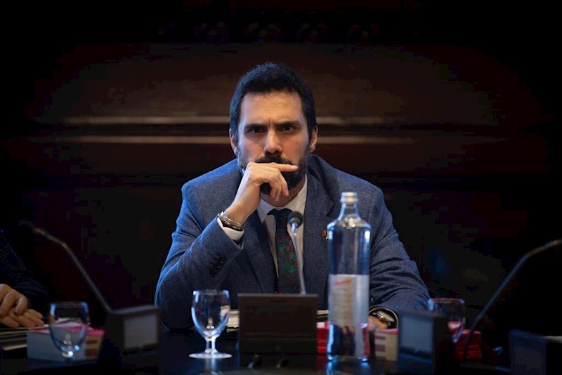 https://img6.s3wfg.com/web/img/images_uploaded/9/2/ep_el_presidente_del_parlament_roger_torrent_durante_la_reunion_de_la_mesa_en_el_parlament_de.jpg