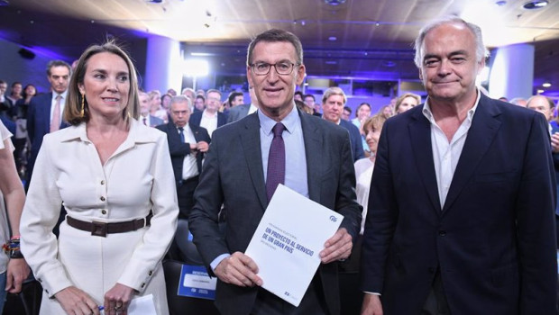 ep i d la secretaria general del partido cuca gamarra el presidente del partido popular alberto