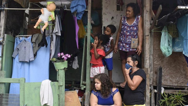 ep imagen de varios residentes en las favelas de rio de janeiro