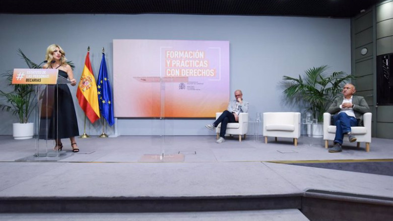 ep la vicepresidenta segunda y ministra de trabajo y economia social yolanda diaz y los secretarios ep la vicepresidenta segunda y ministra de trabajo y economia social yolanda diaz y los secretarios