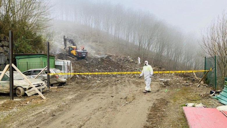 Los operarios trabajan en la pista de acceso a la zona 2 de rescate en el vertedero de Zaldibar. | GOBIERNO VASCO ep los operarios trabajan en la pista de acceso a la zona 2 de rescate en el vertedero de zaldibar