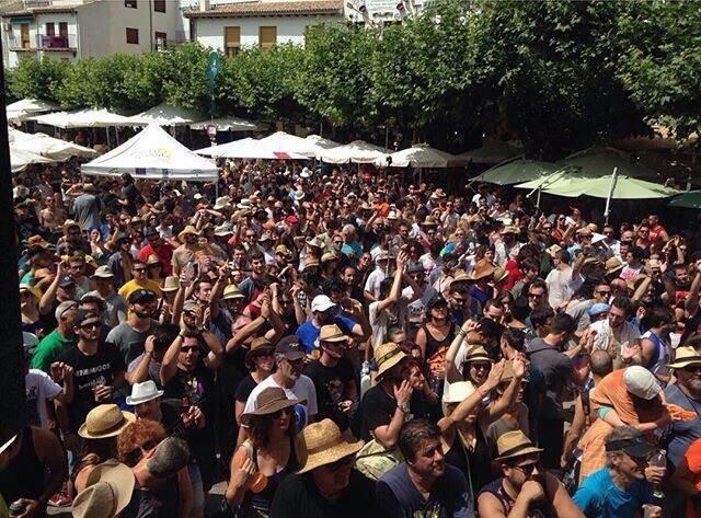 Público en uno de los escenarios del Festival BluesCazorla 2017. | AYUNTAMIENTO DE CAZORLA - Archivo ep publicounolos escenariosfestival bluescazorla 2017