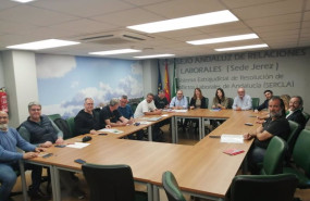 ep representantes de ccoo y de la patronal fedejerez en la sede del sercla para firmar el nuevo