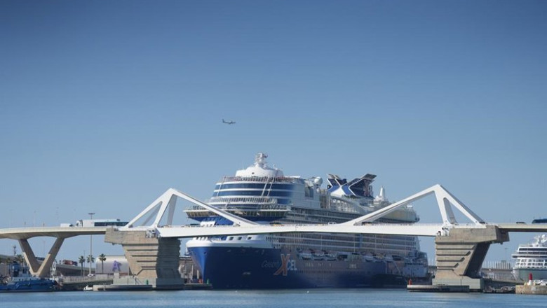Un crucero junto al puente Puerta de Europa, a 15 de junio de 2026, en Barcelona, Catalunya (España). | David Zorrakino - Europa Press ep un crucero junto al puente puerta de europa a 15 de junio de 2026 en barcelona catalunya espana